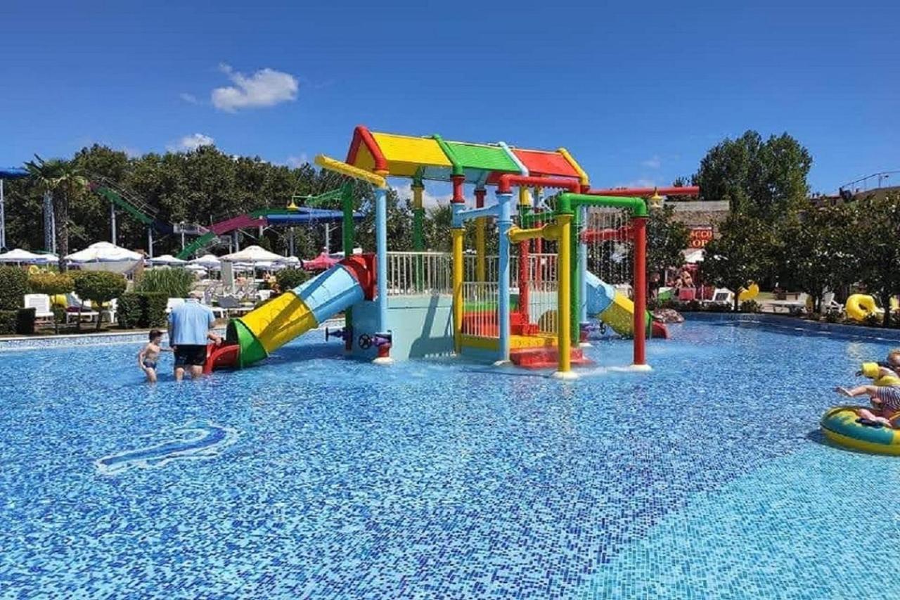 Yves 2 Bed Apart At Sun Village Sunny Beach Not Far Away From The Sea Esterno foto